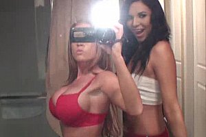 玖辛奈被扒开腿坐做❌同人